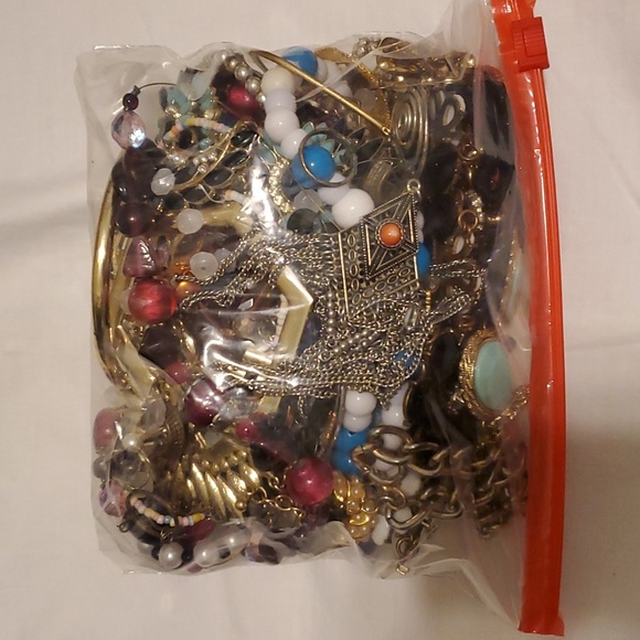 2.6 lbs of craft or diy jewelry bag - Picture 2 of 4